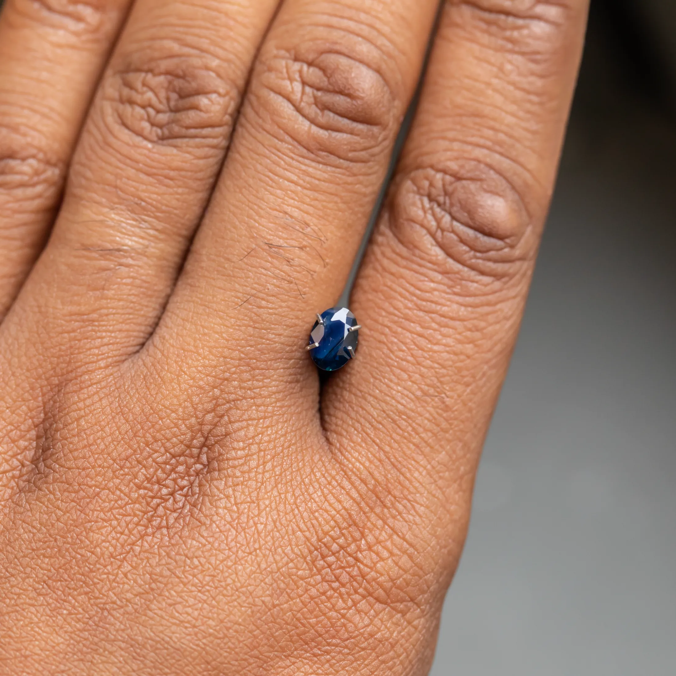 1.03CT OVAL NIGERIAN SAPPHIRE, DEEP OCEAN BLUE, 7.03X5.06X3.54MM, UNTREATED