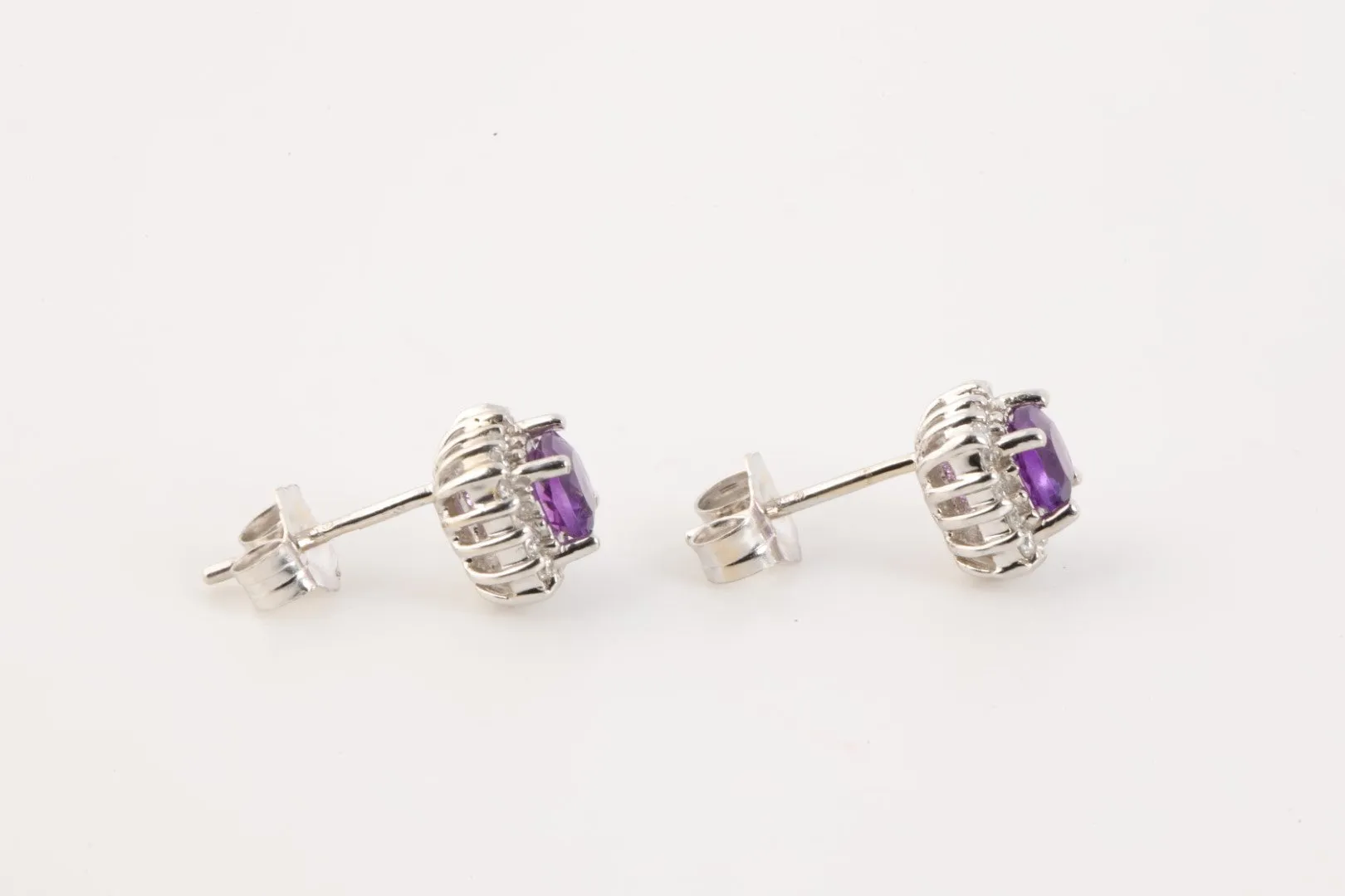 14k White Gold 0.16tcw Diamond 0.96tcw Amethyst Stud Earrings (2.02g.)