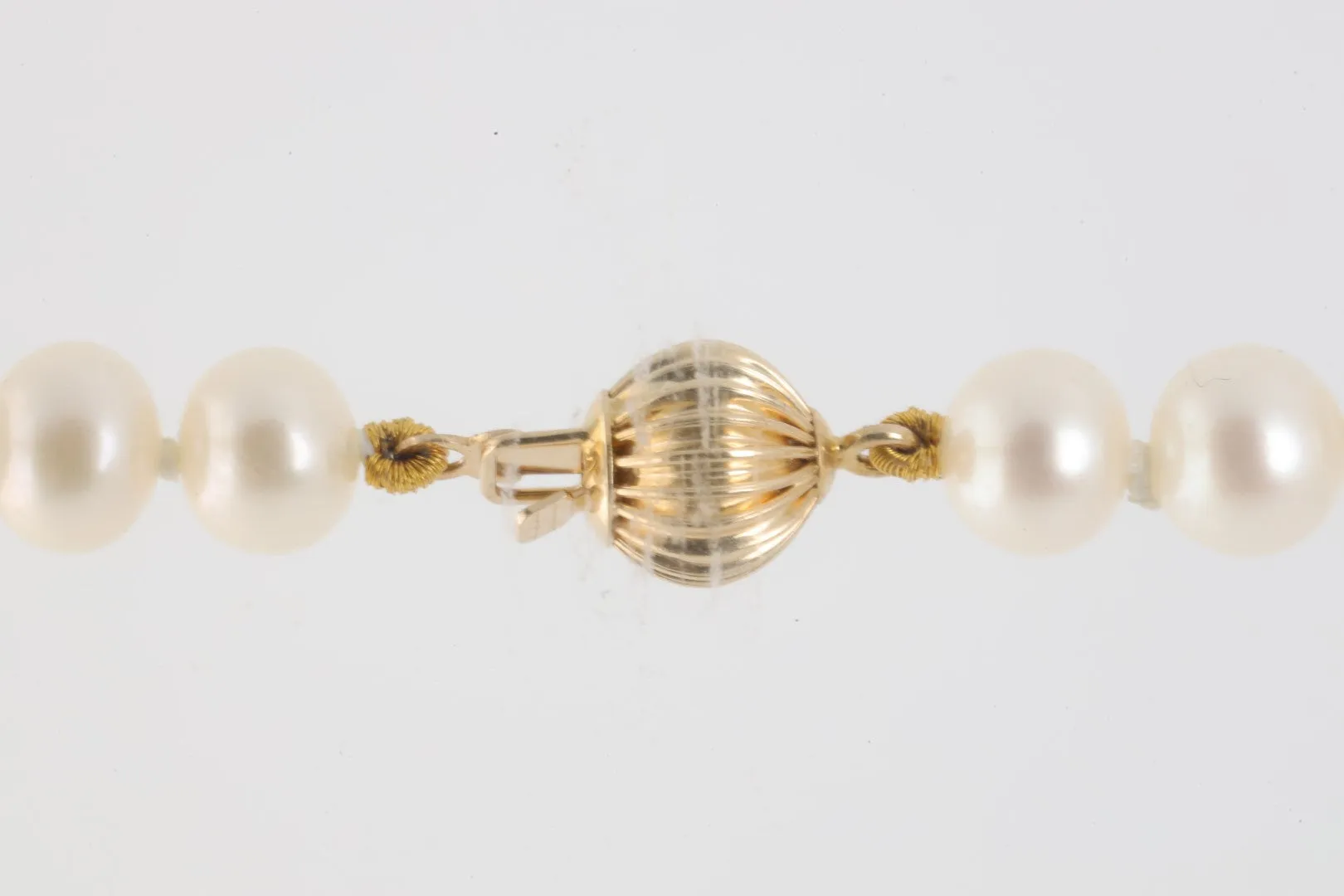 17" Pearl Necklace 14k Yellow Gold Clasp (22.92g.)