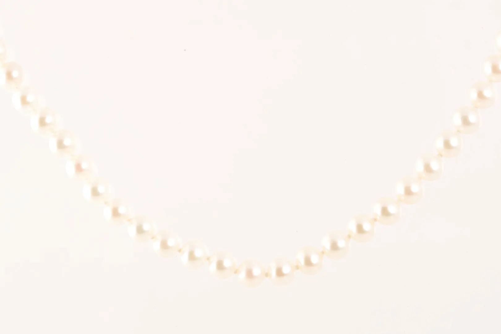 17" Pearl Necklace 14k Yellow Gold Clasp (22.92g.)