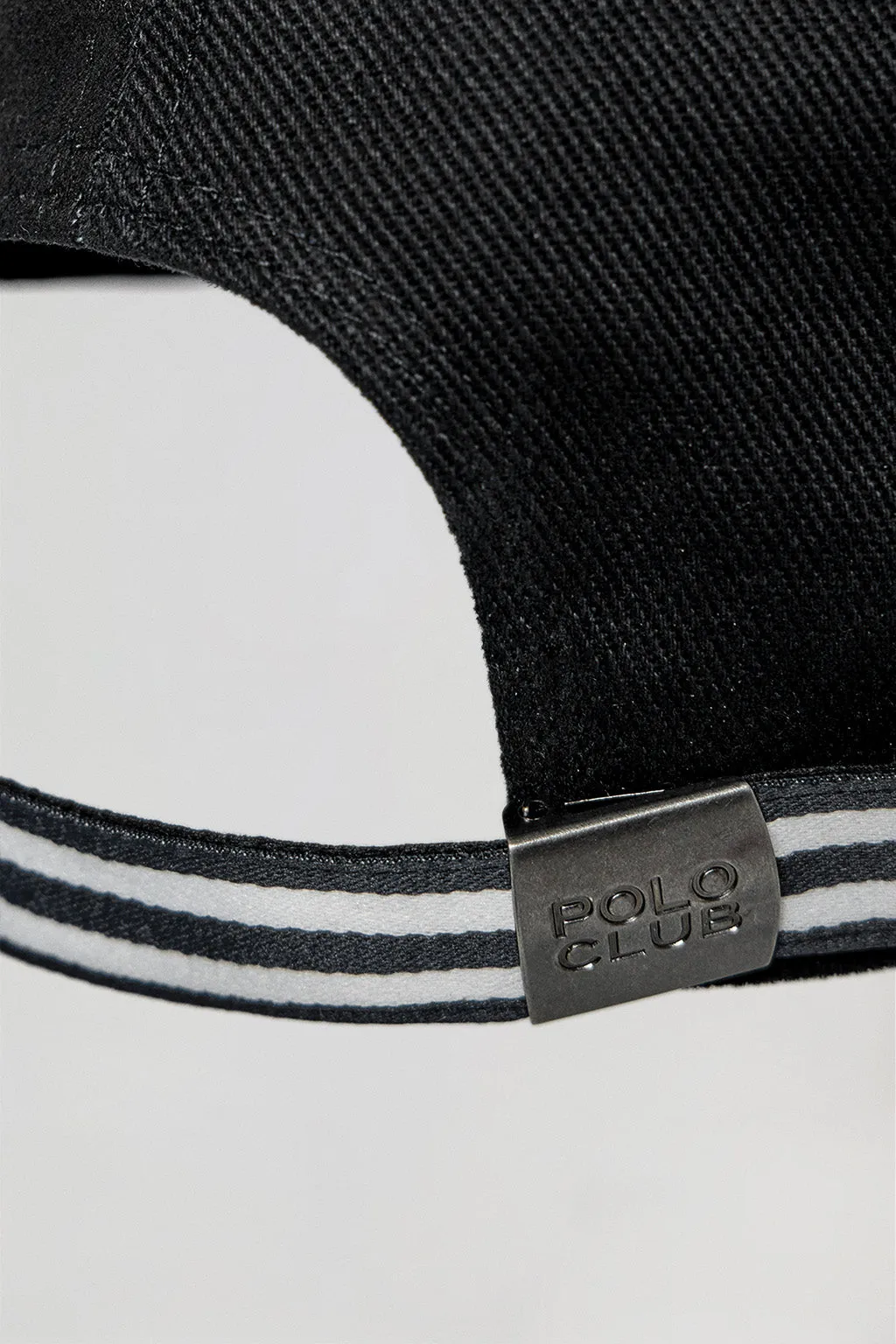 Gorra negra con parche engomado block Polo Club