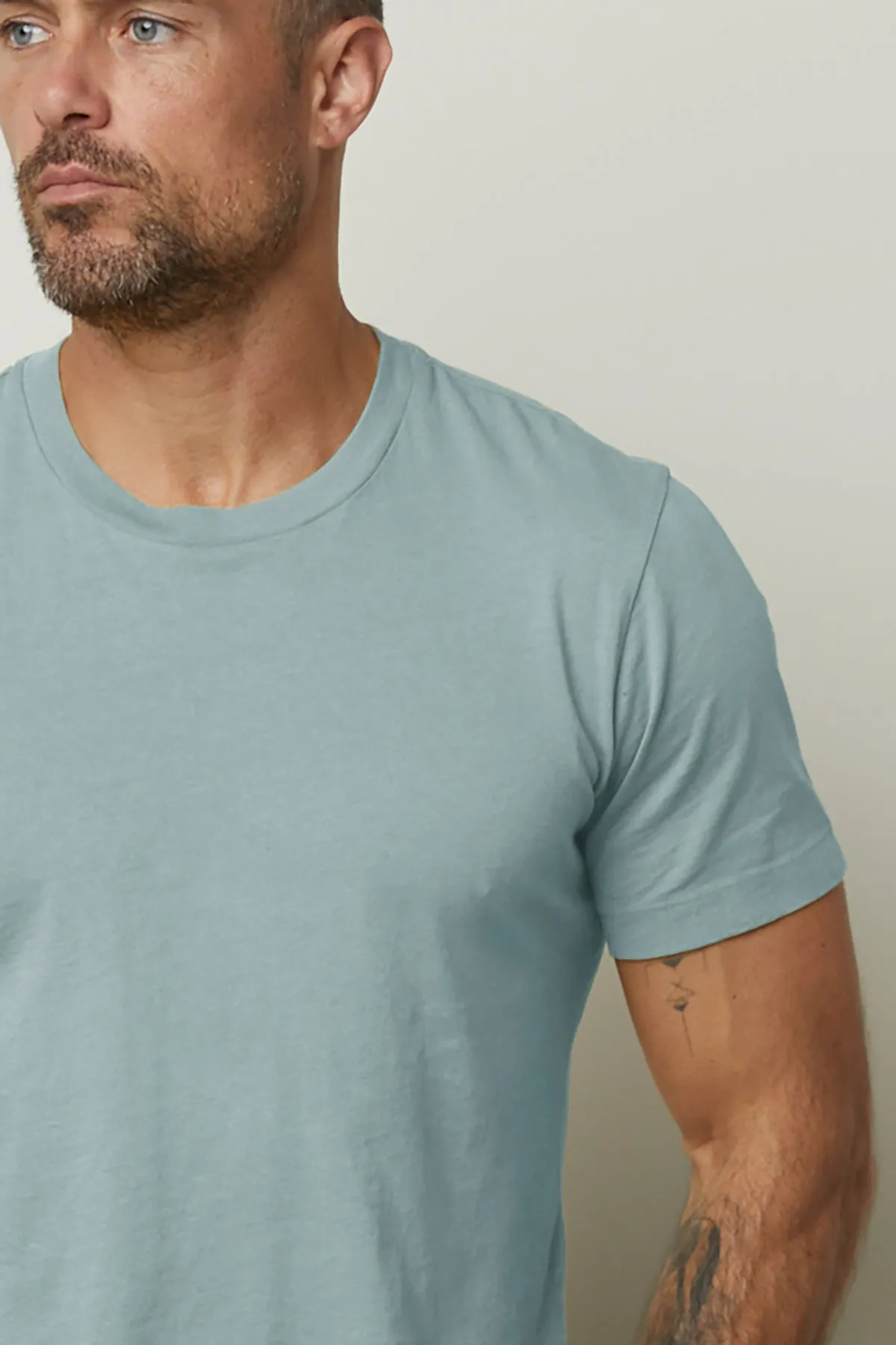 HOWARD WHISPER CLASSIC CREW NECK TEE