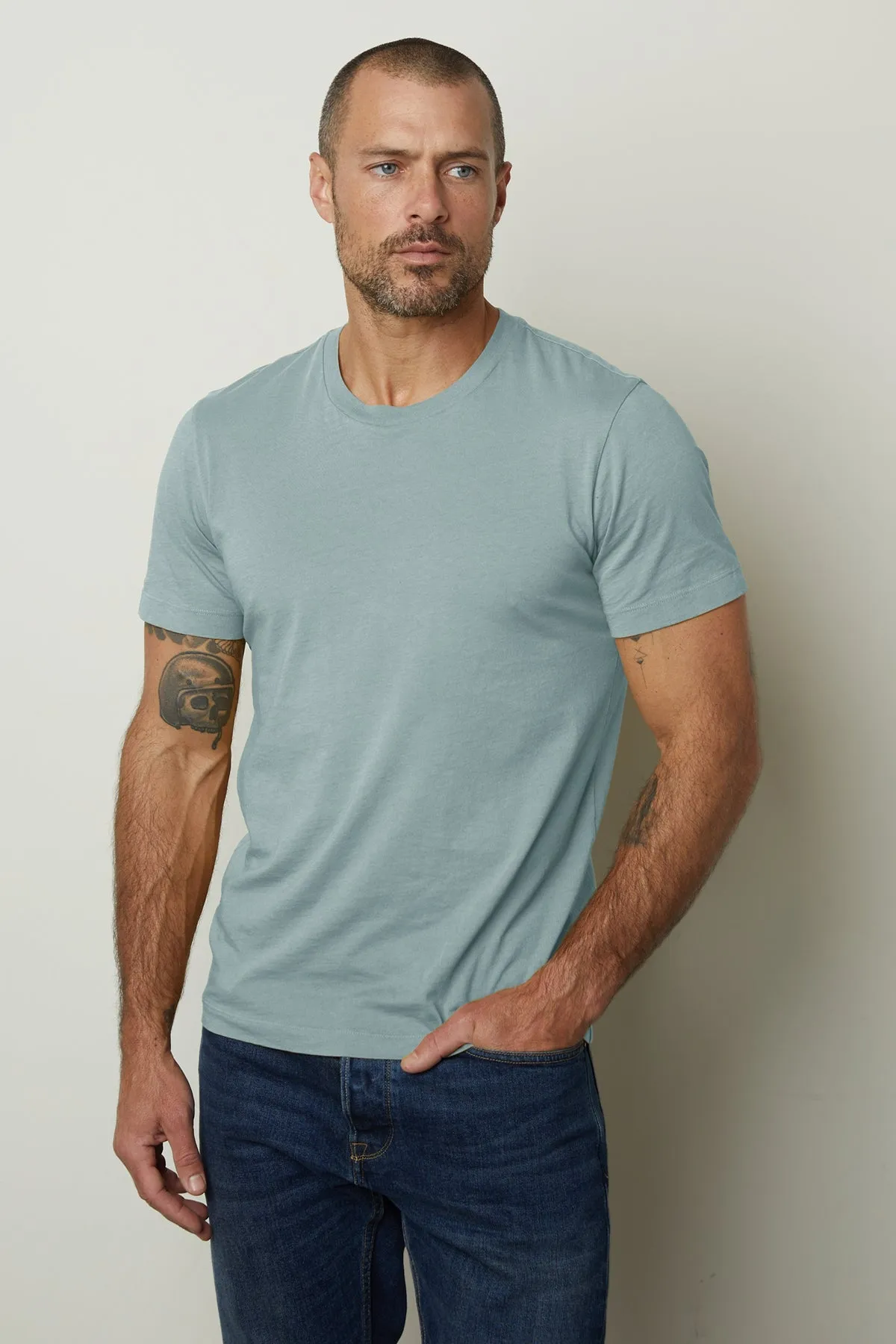 HOWARD WHISPER CLASSIC CREW NECK TEE