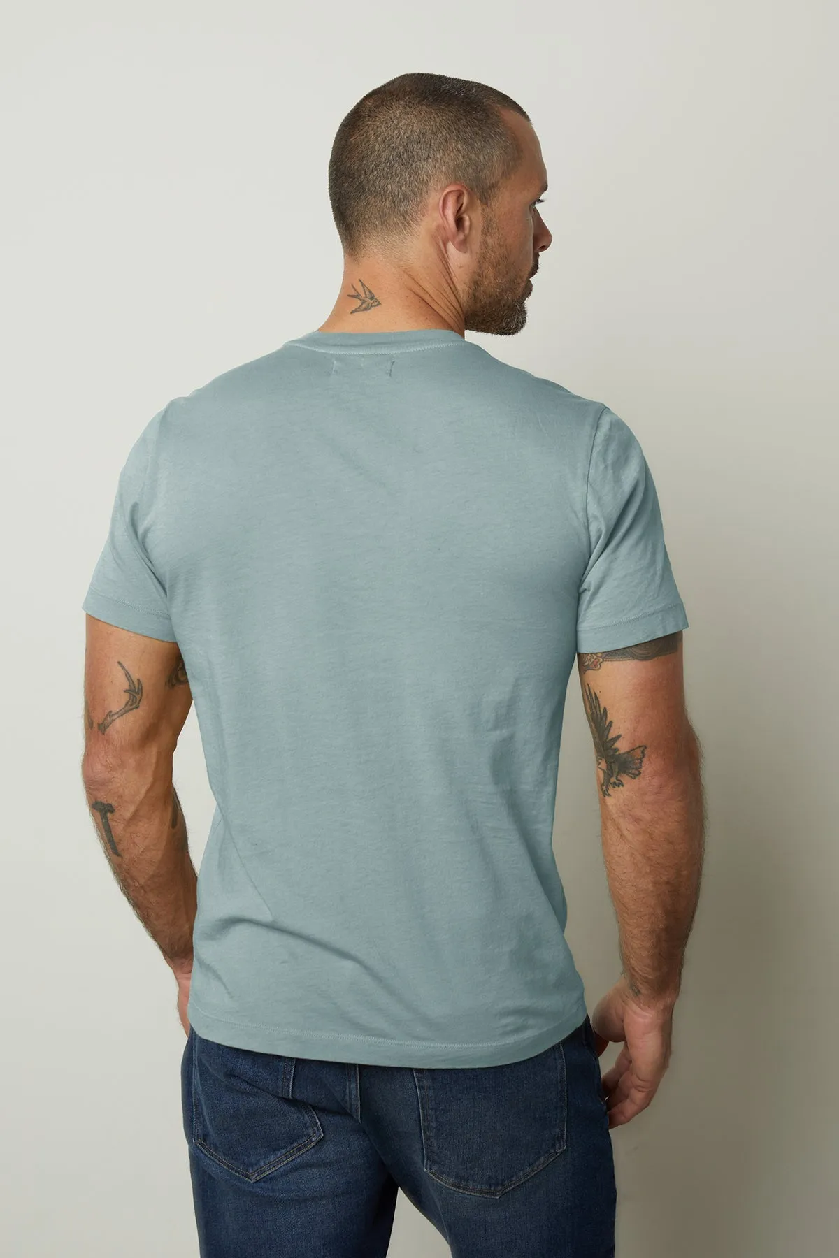 HOWARD WHISPER CLASSIC CREW NECK TEE