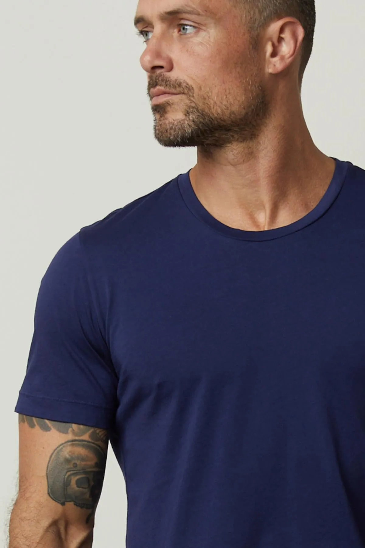 HOWARD WHISPER CLASSIC CREW NECK TEE