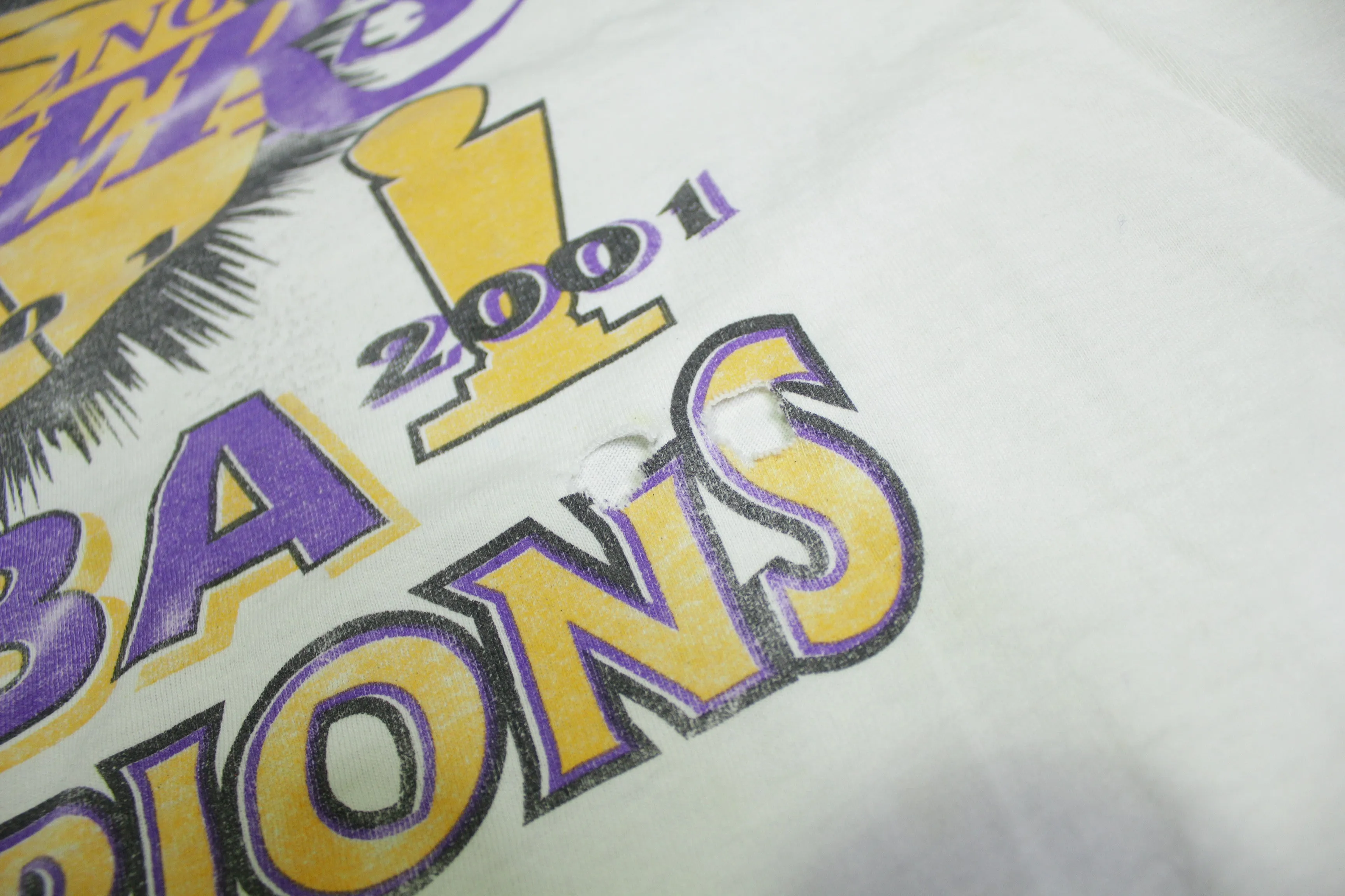 Los Angeles LA Lakers Back To Back Vintage 2000-2001-2002 NBA Champions Kobe Shaq T-Shirt