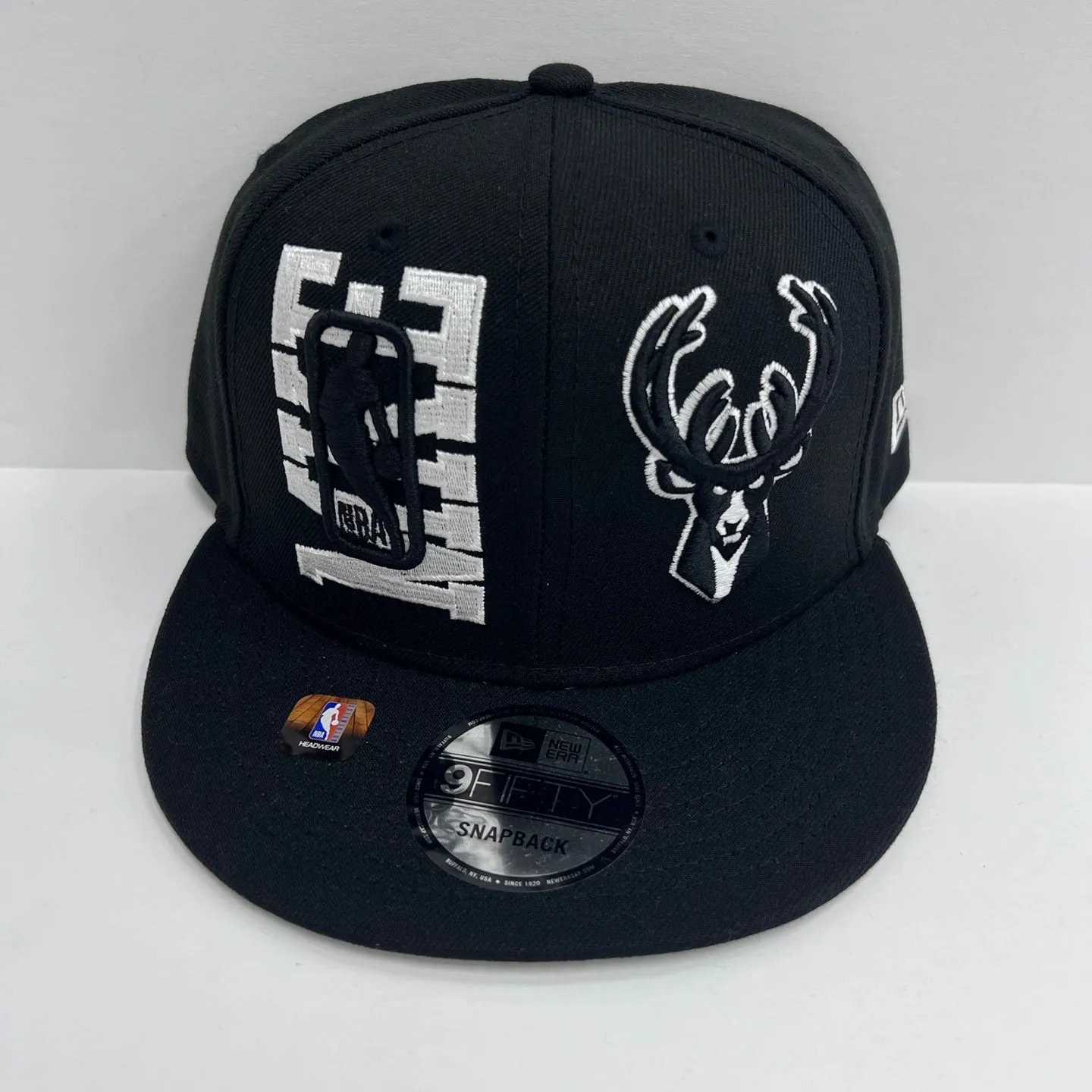 New Era 9FIFTY NBA22 Draft Milwaukee Bucks Snapback Hat