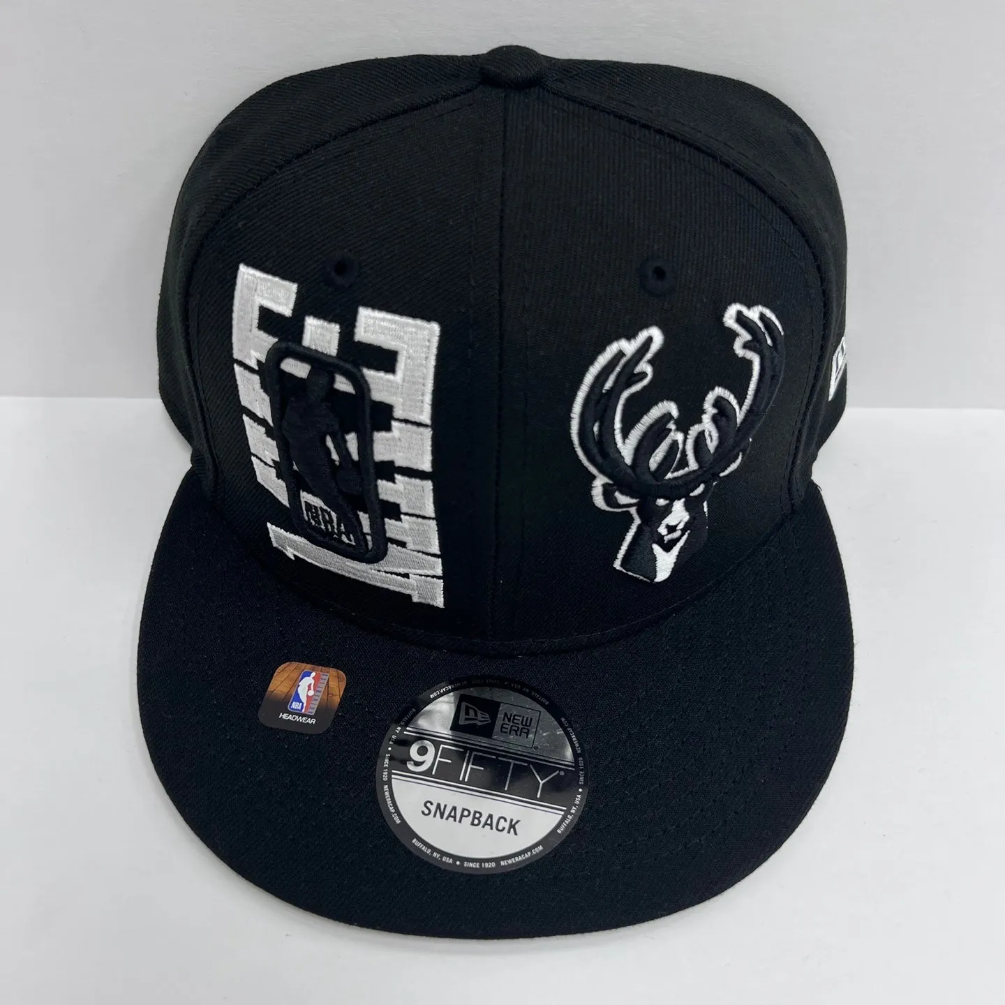 New Era 9FIFTY NBA22 Draft Milwaukee Bucks Snapback Hat