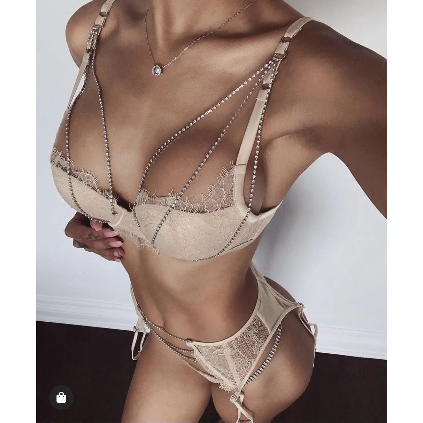 SET LENJERIE 'BEIGE LOVE' - Set lenjerie intima 3 piese din dantela si detalii din strasuri